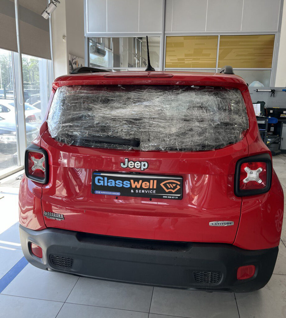 Замена заднего стекла на Jeep Renegade