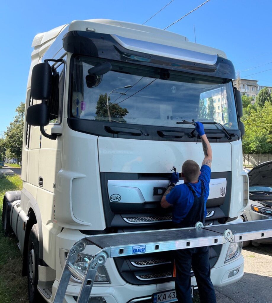 Замена автостекла на DAF XF 106