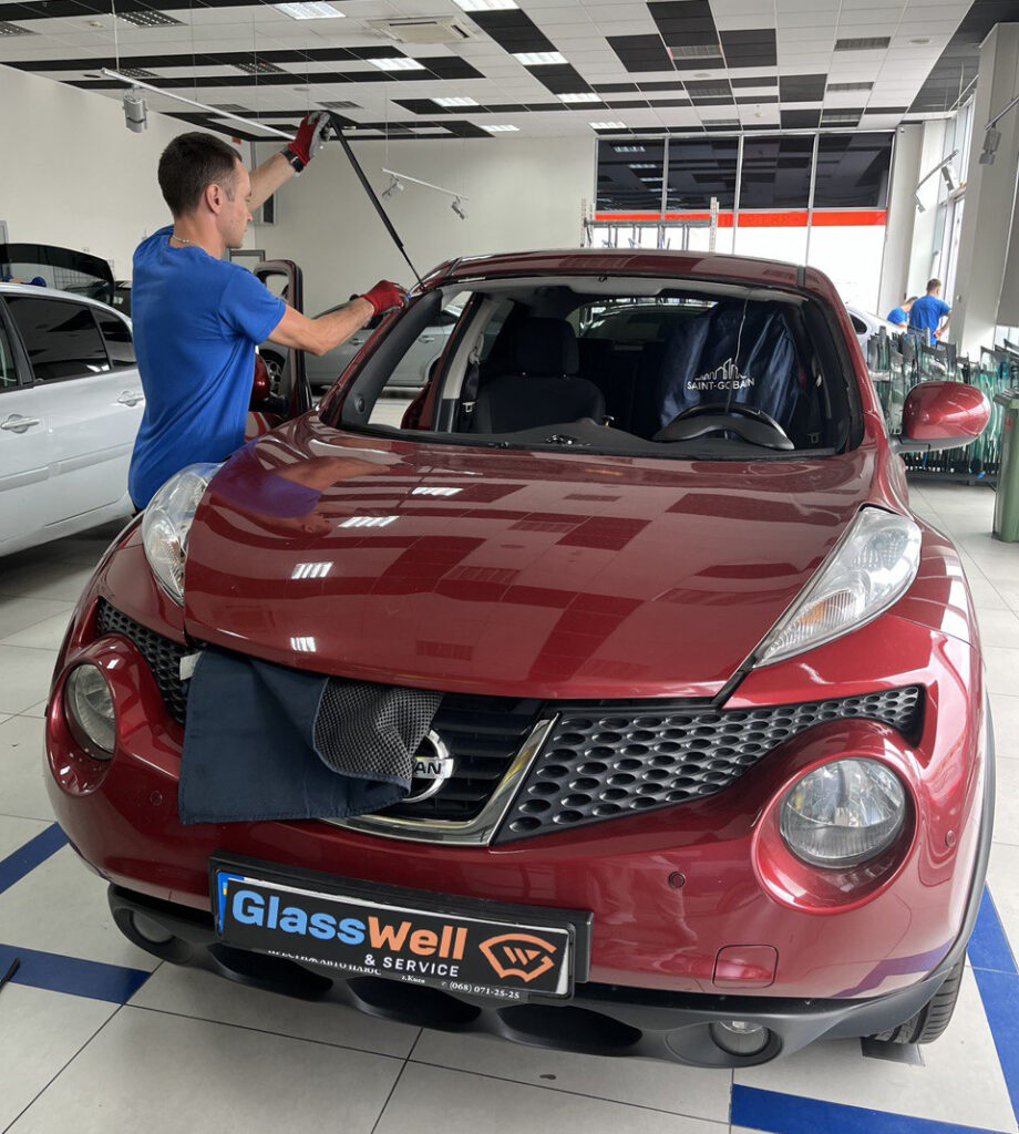 Замена автостекла на Nissan Juke