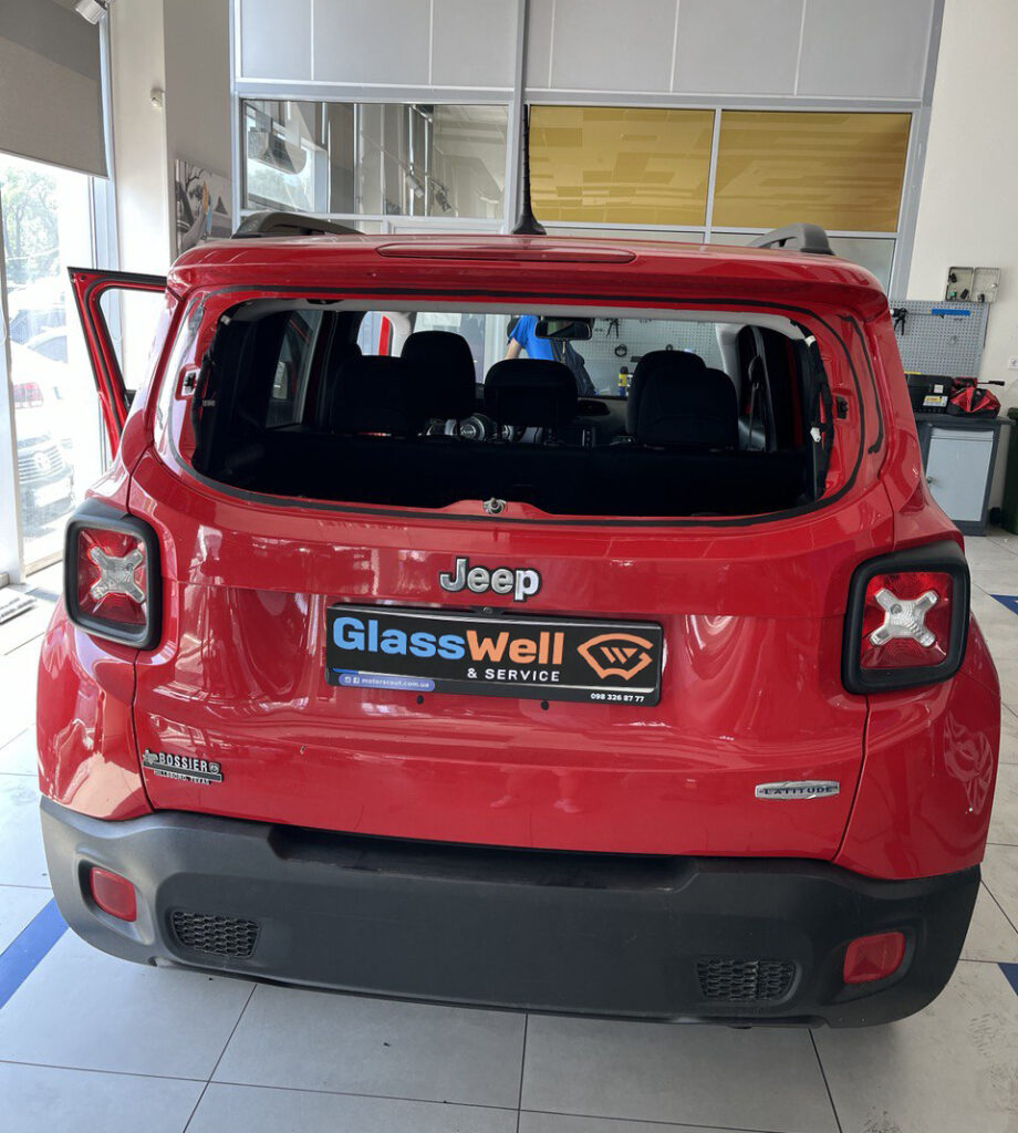 Замена заднего стекла на Jeep Renegade