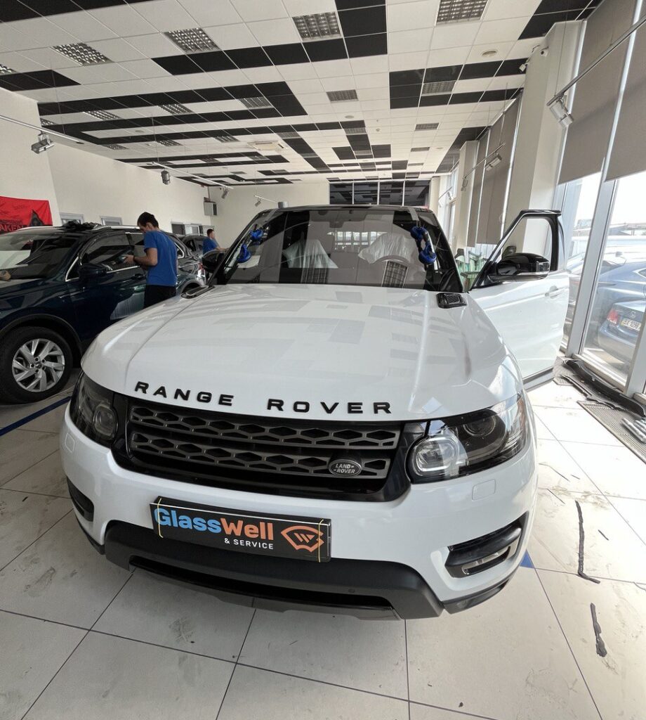 Замена автостекла на Land Rover Range Rover