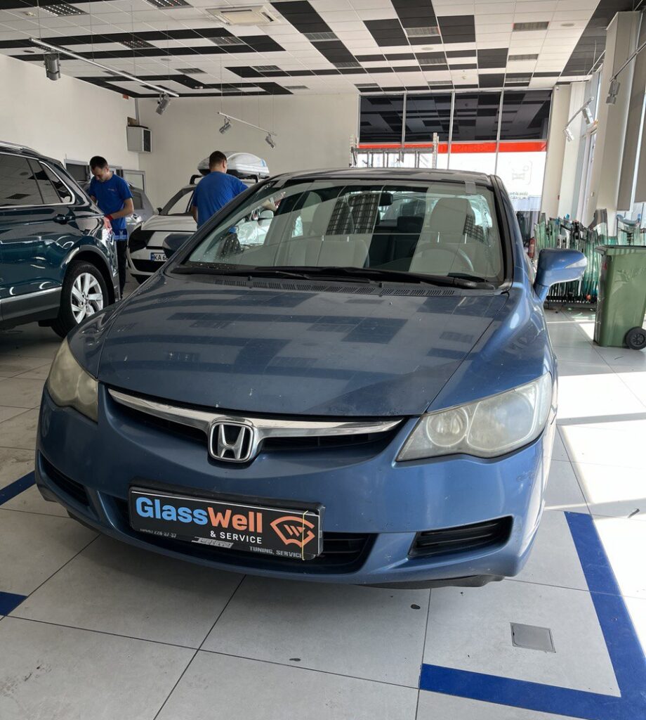 Замена автостекла на Honda Civic