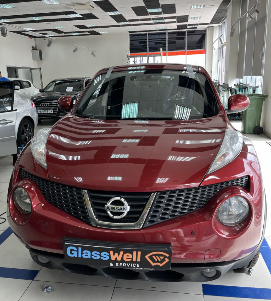 Замена автостекла на Nissan Juke