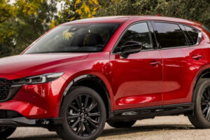 Замена лобового стекла на Mazda CX-5 с индивидуальным подходом