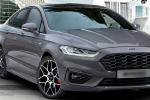 Замена лобового стекла Ford Mondeo в столичном автосервисе