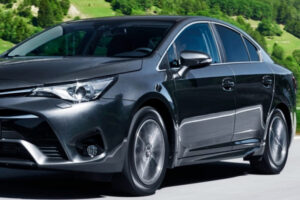 Toyota Avensis: замена лобового стекла под ключ в Киеве