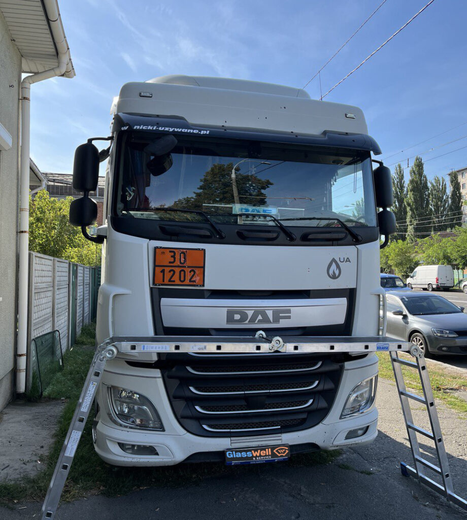 Замена автостекла на DAF XF 105