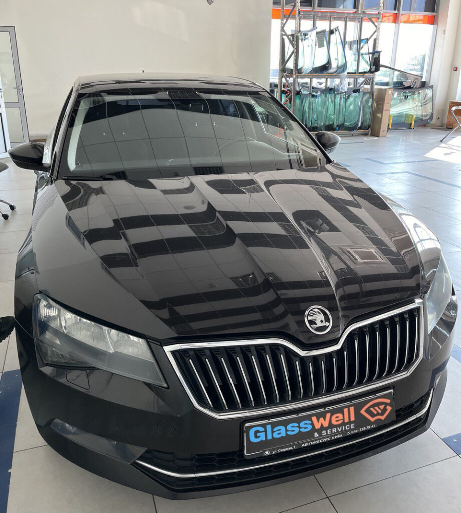 Замена автостекла на Skoda Superb