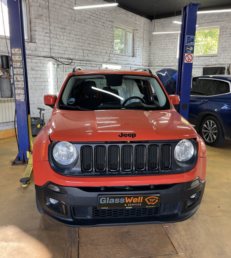 Замена автостекла на Jeep Renegade