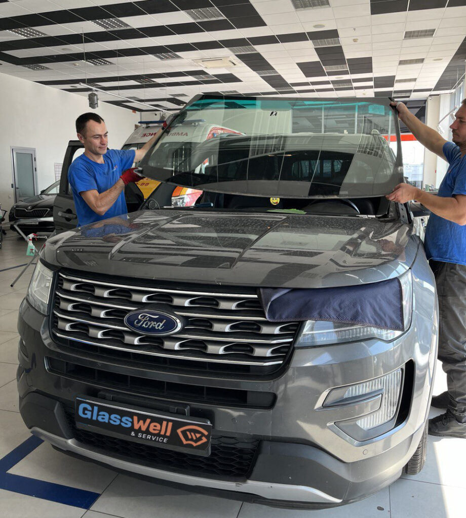 Замена автостекла на Ford Explorer