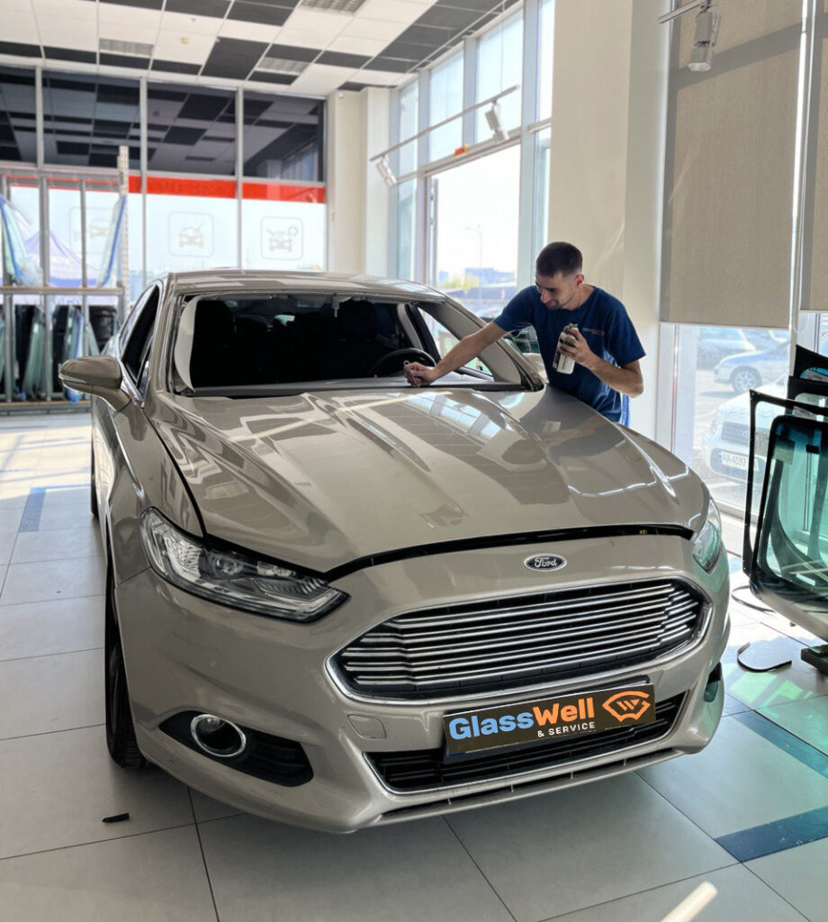 Замена автостекла на Ford Fusion