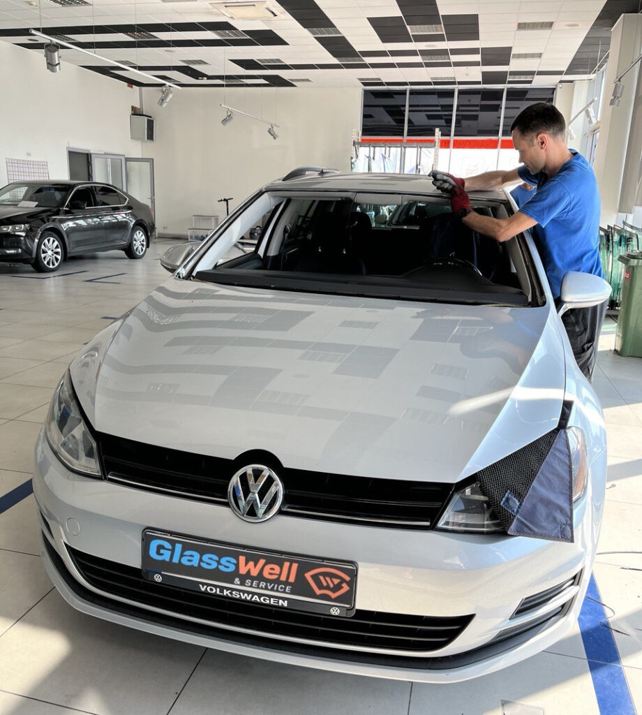 Замена автостекла на Volkswagen Golf