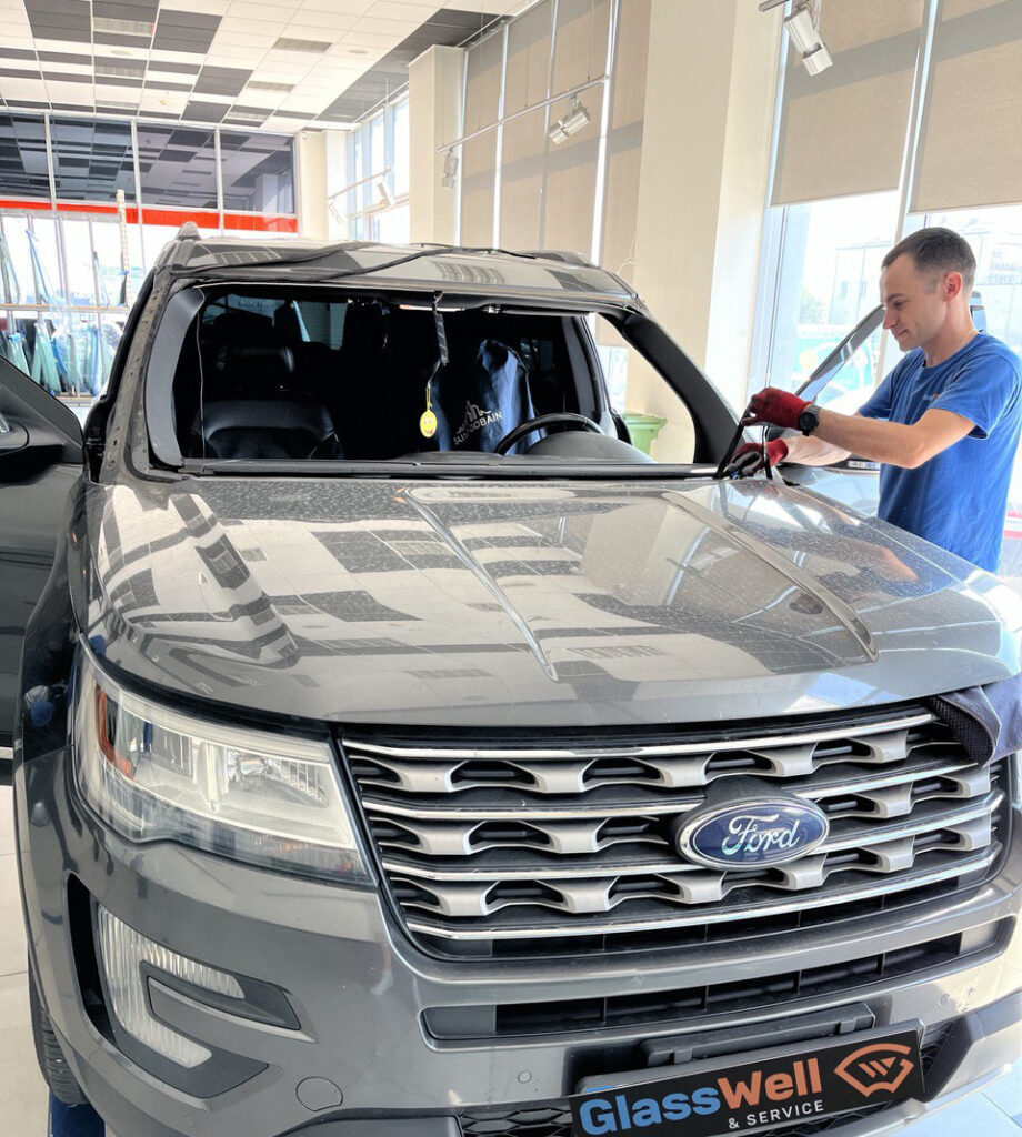 Замена автостекла на Ford Explorer