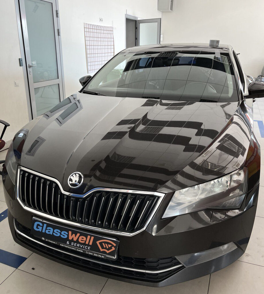 Замена автостекла на Skoda Superb