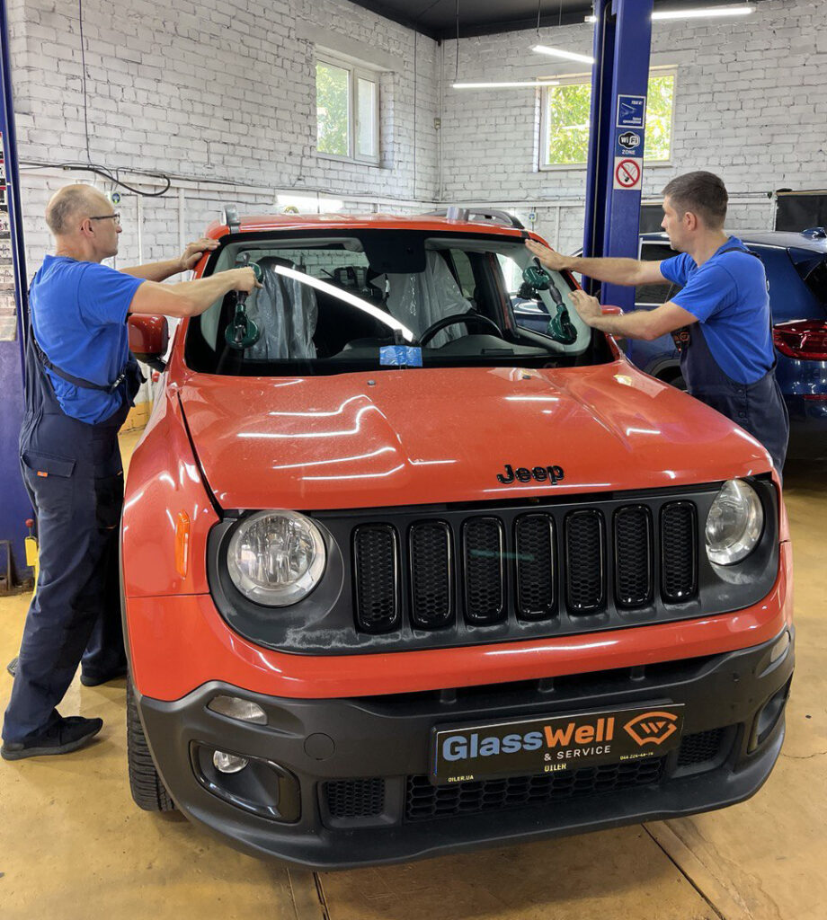 Замена автостекла на Jeep Renegade