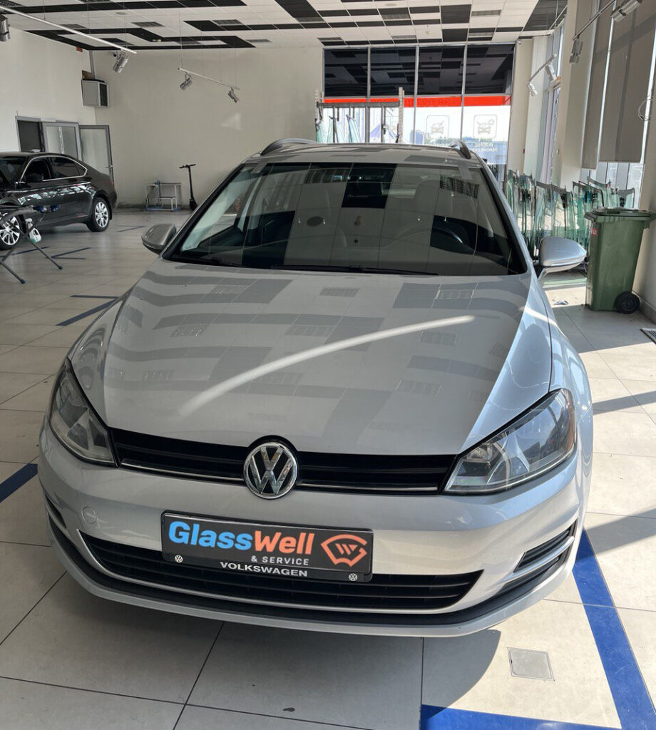 Замена автостекла на Volkswagen Golf