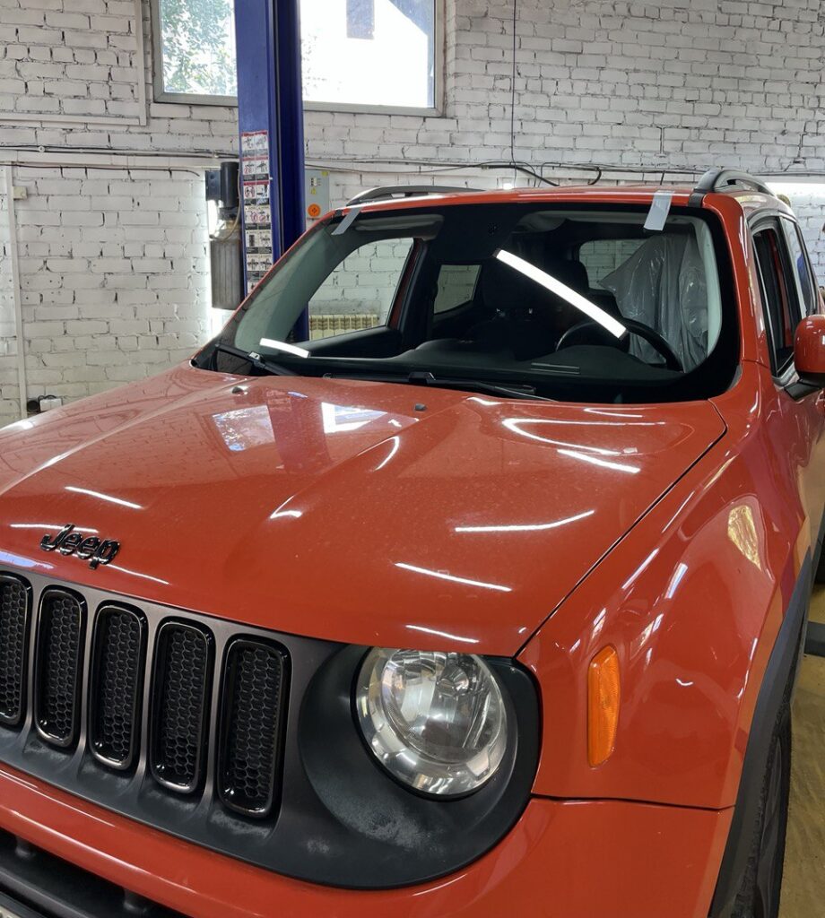 Замена автостекла на Jeep Renegade