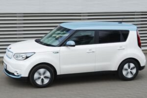 Kia Soul: замена лобового стекла на авто без хлопот