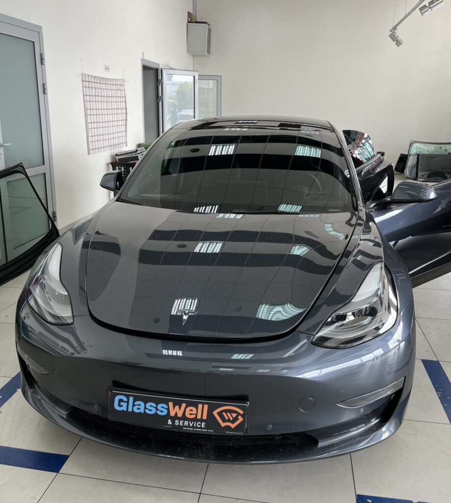 Замена автостекла на Tesla Model 3