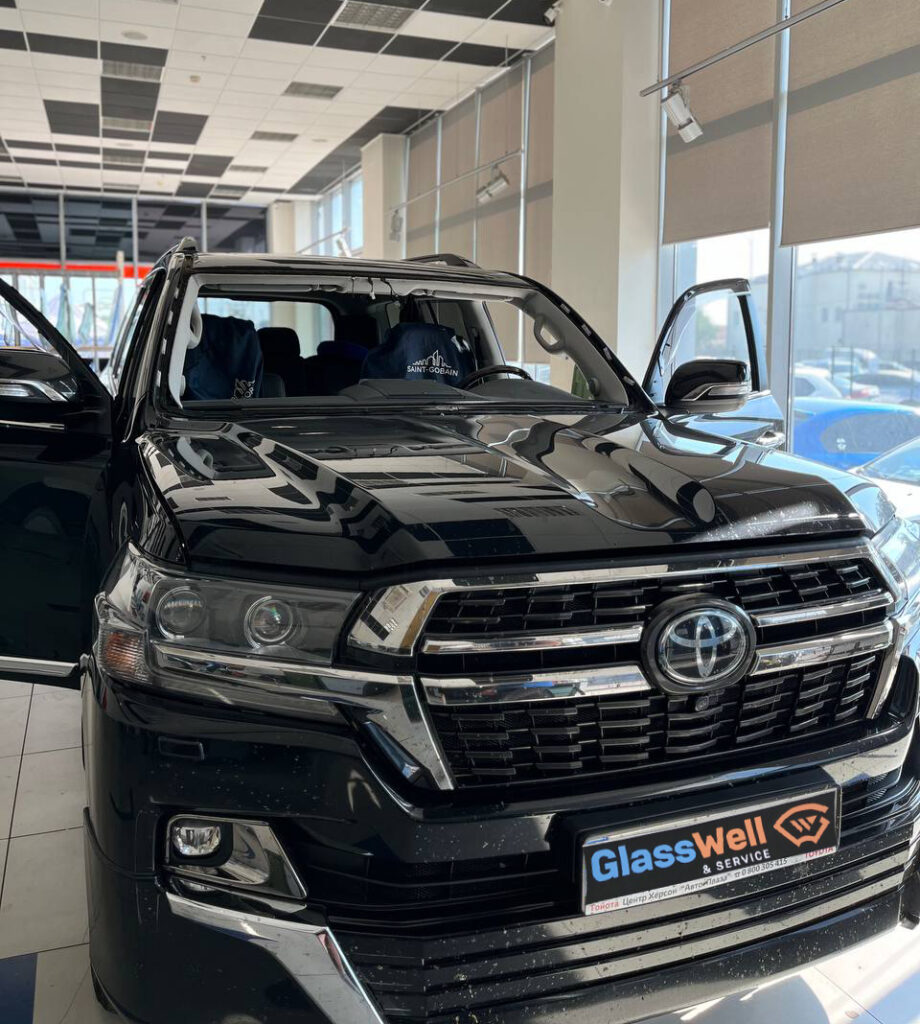 Замена автостекла на Toyota Land Cruiser