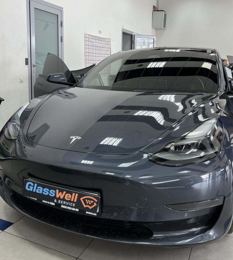 Замена автостекла на Tesla Model 3