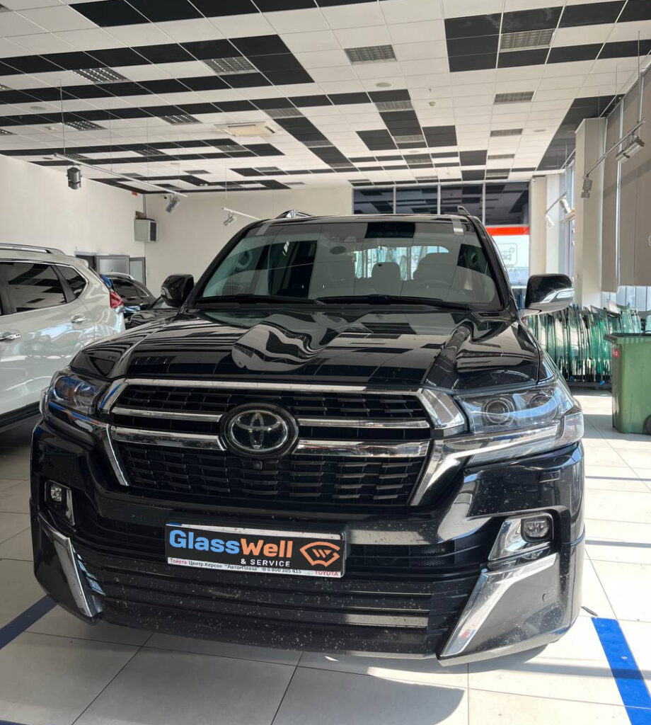 Замена автостекла на Toyota Land Cruiser