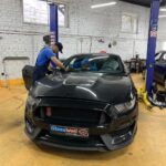 Замена автостекла на Ford Mustang