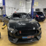 Замена автостекла на Ford Mustang