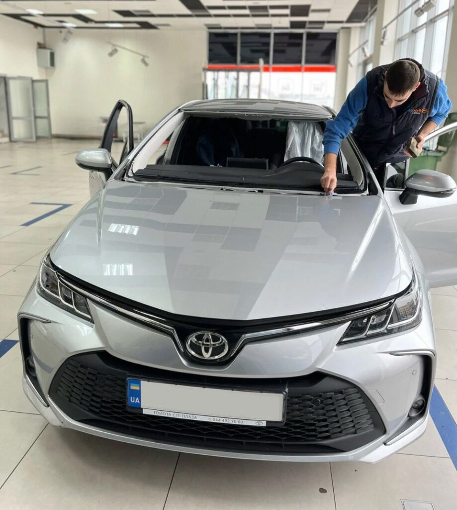 Замена автостекла на Toyota Corolla