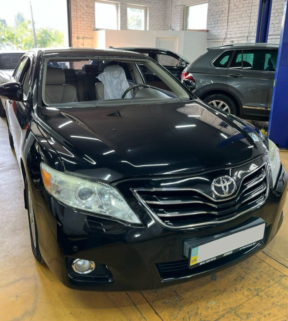 Замена автостекла на Toyota Camry