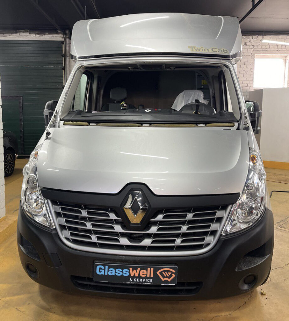 Замена автостекла на Renault Master