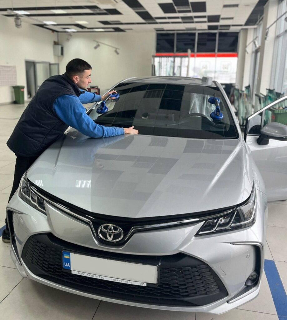 Замена автостекла на Toyota Corolla