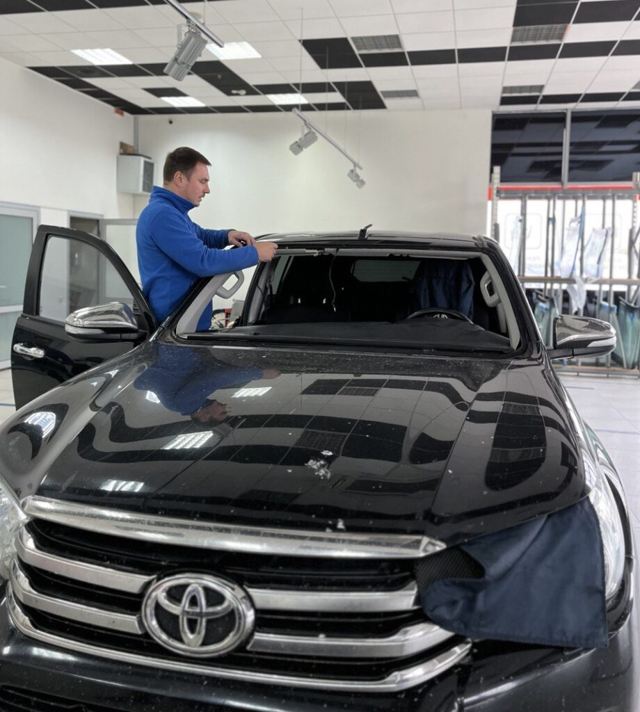 Замена автостекла на Toyota Hilux