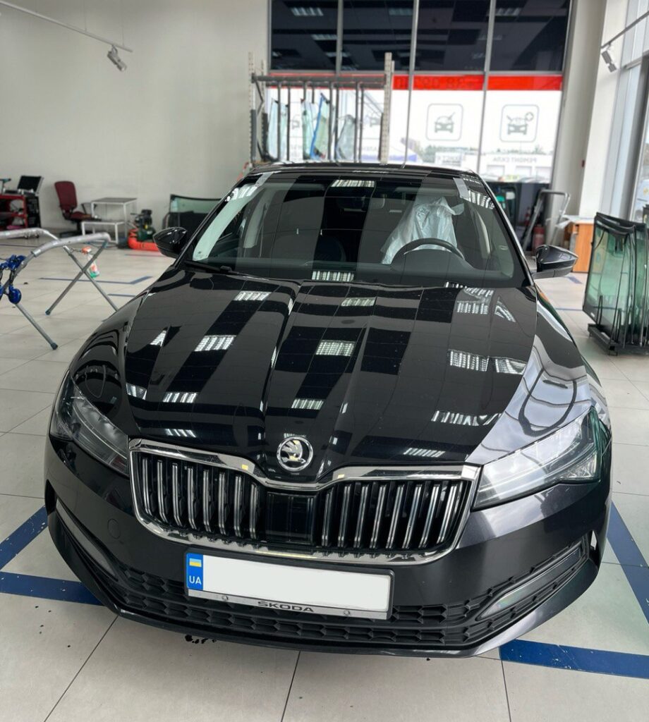 Замена автостекла на Skoda Superb