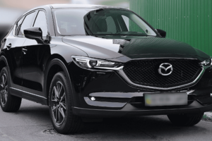 Замена лобового стекла на Mazda CX-5: профессионально, быстро и с гарантией на 5 лет