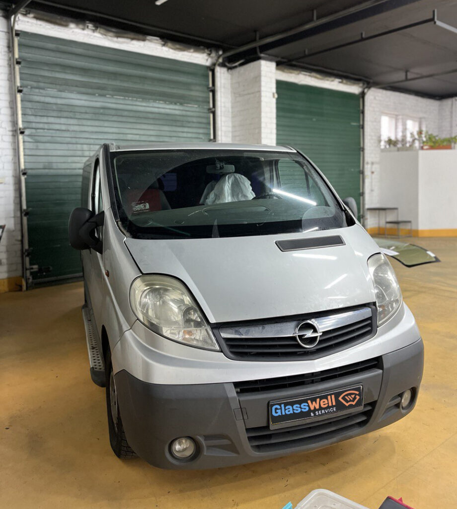 Замена автостекла на Opel Vivaro