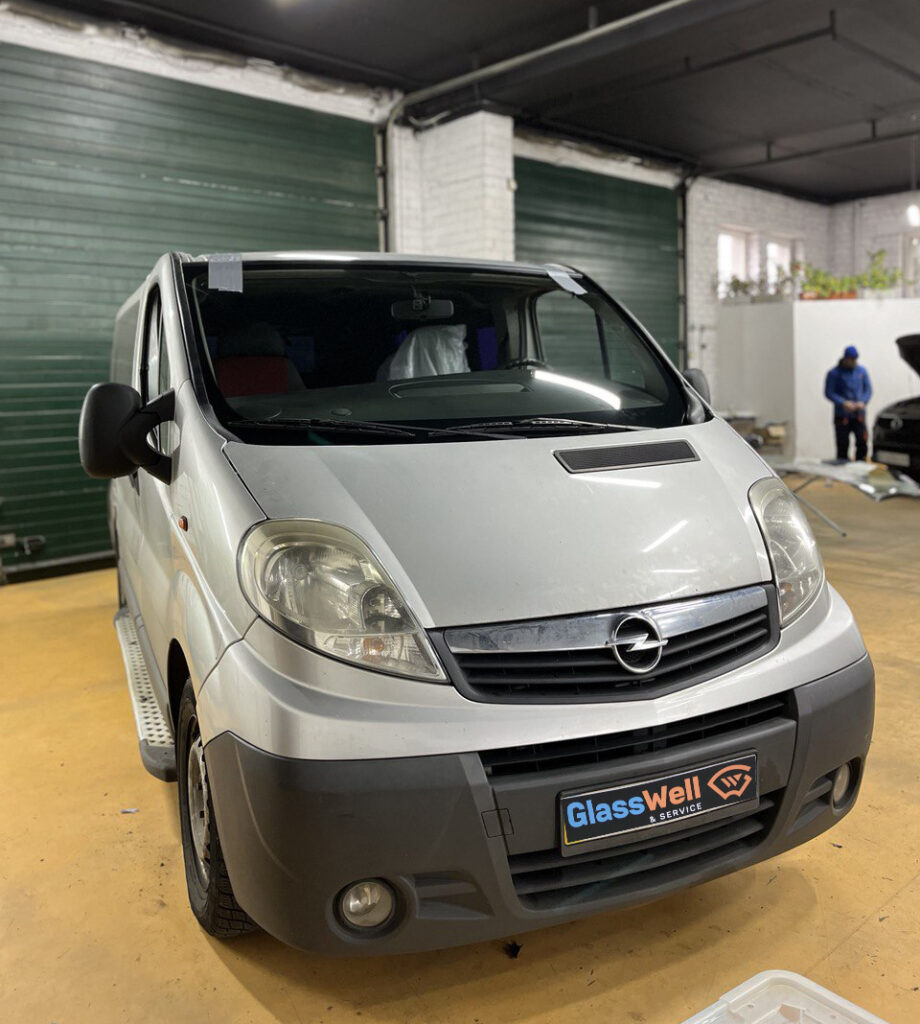 Замена автостекла на Opel Vivaro